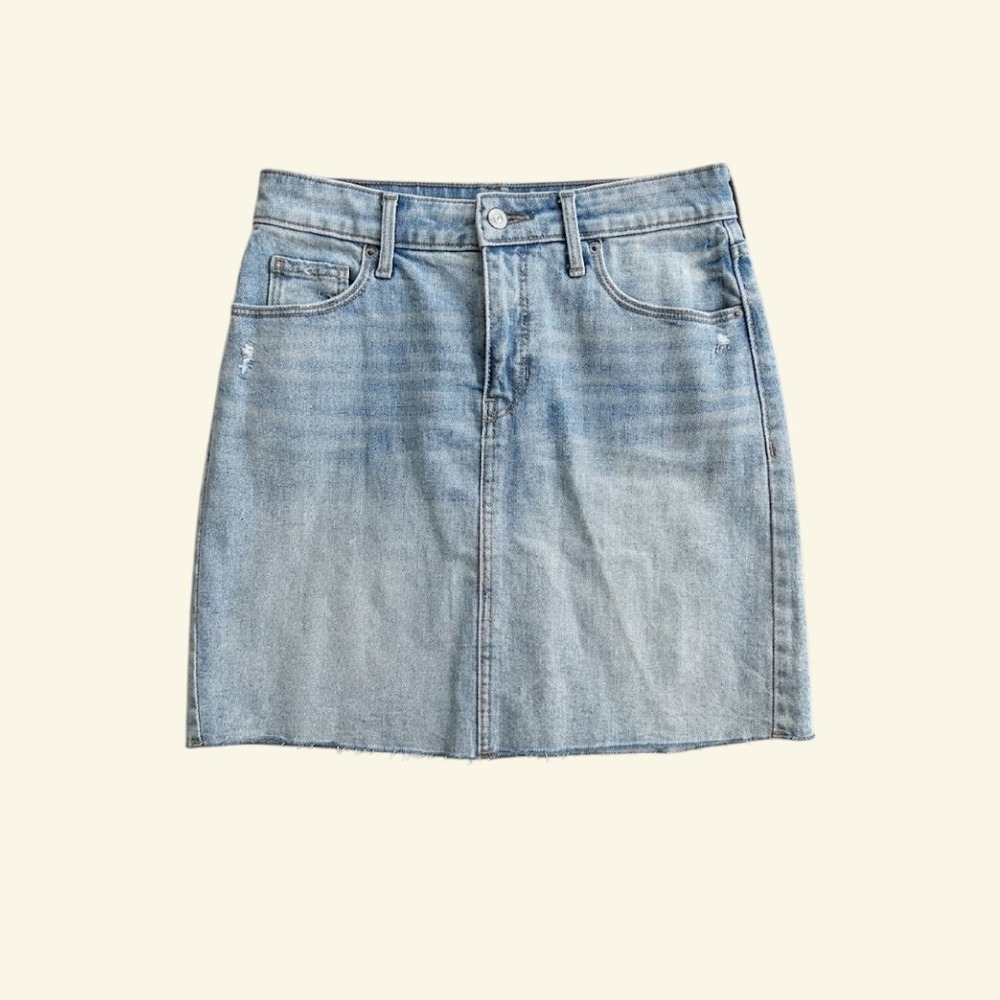 Light Wash Distressed Denim Mini Skirt Raw Hem Stretchy size 2 Summer Spring